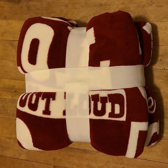 NWT Dog Attitude Microplush and Sherpa Blanket Red and White 50" by 60" - Picture 4 of 4